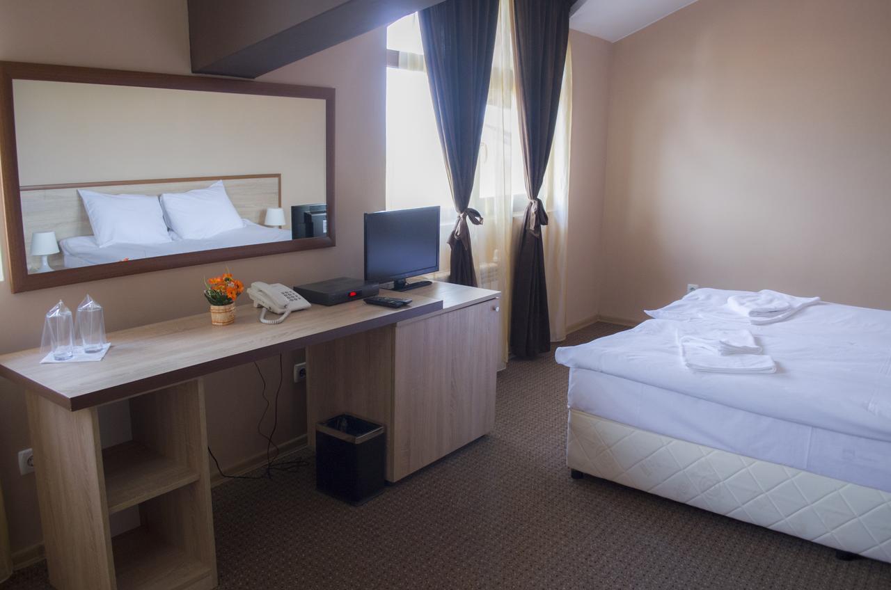 Maribel Spa Hotel Koprilova Buitenkant foto